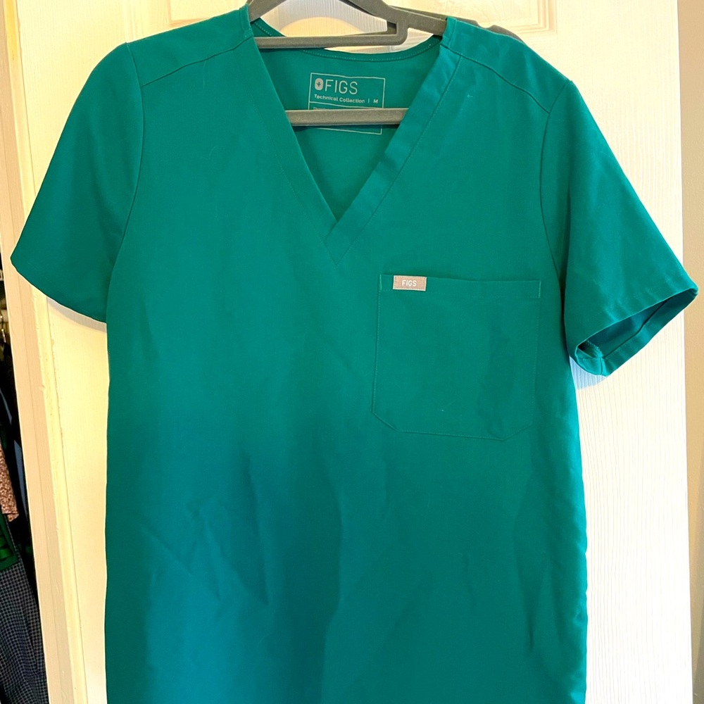 Catarina Scrub Top - SIZE M HUNTER GREEN FIGS
